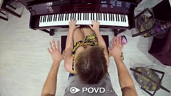 Videos porno comendo gata que toca piano